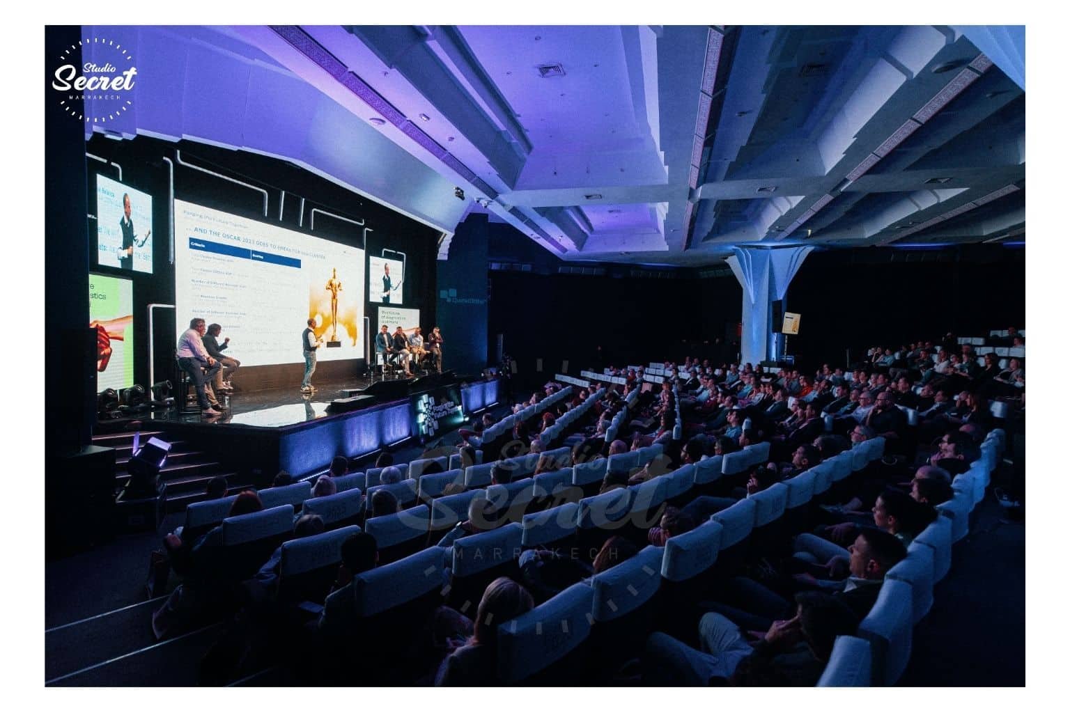 Écran conférence connecté