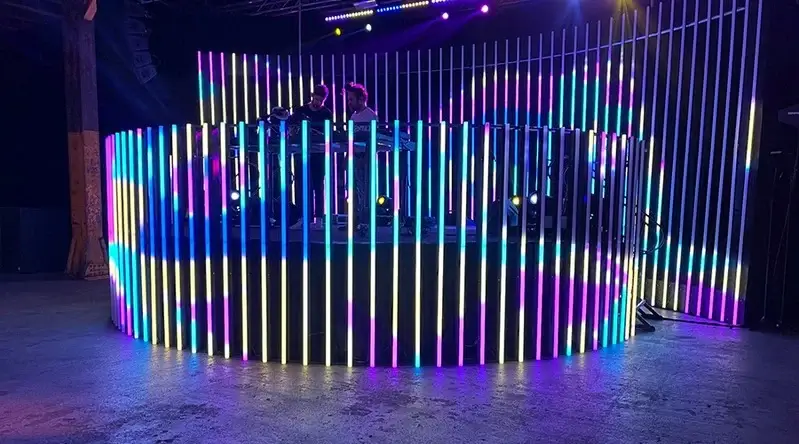 Installation artistique Pixel Bar LED – scénographie immersive